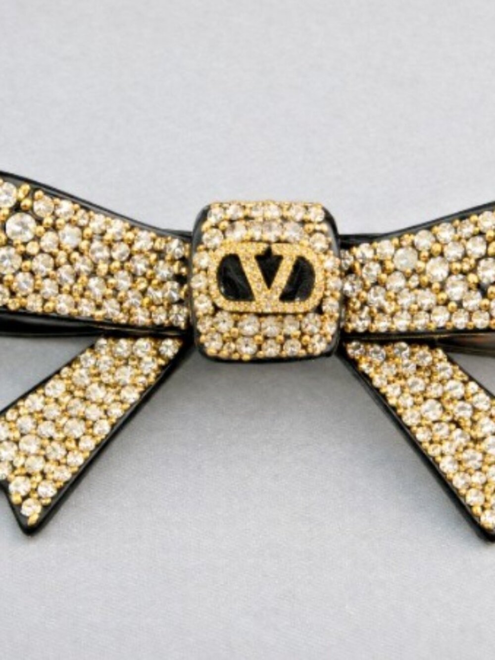New Valantino Garavani Vlogo Signature Hair Clip In Resin, Metal And Crystals